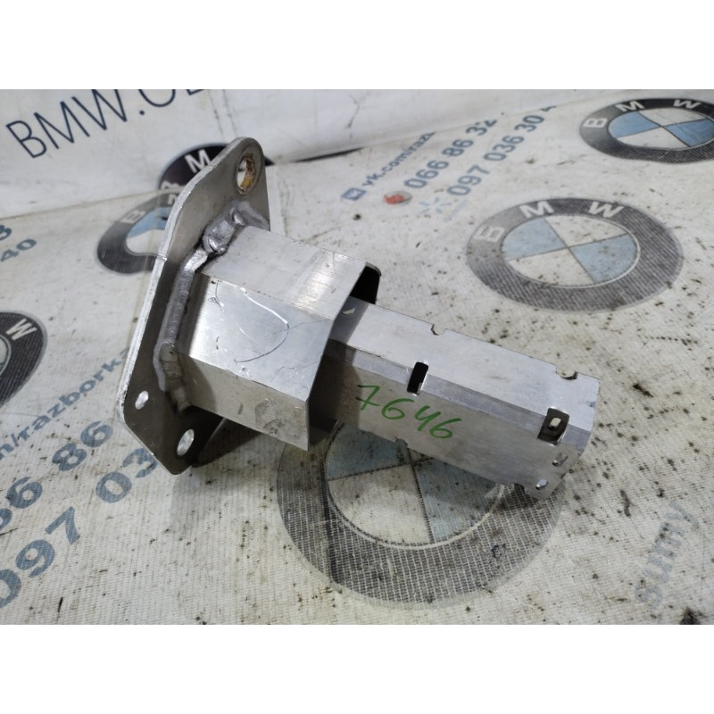 Кронштейн усилителя бампера (стекла и зеркала) Dodge Dart PF 2014 2.4 68187810