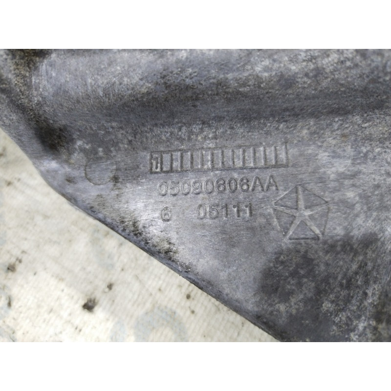 Кронштейн двигателя (кронштейны двигателя) Dodge Journey SXT 2014 3.6 05090606aa