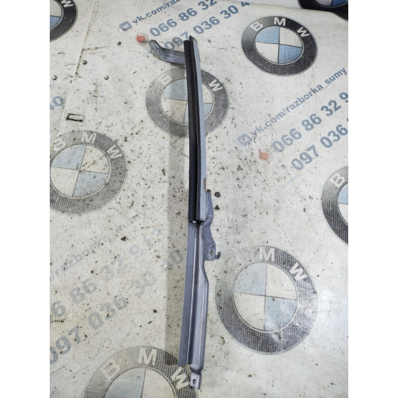 Направляющая стекла двери (кузов и элементы) Nissan Juke F15 2011 1.6 823861KA0A