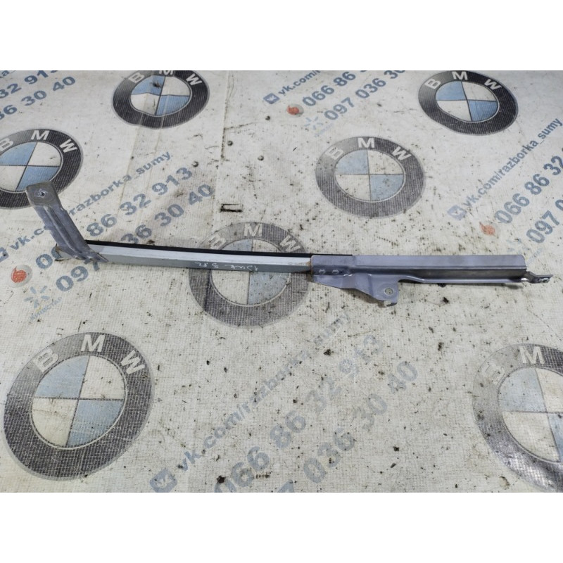 Направляющая стекла двери (кузов и элементы) Nissan Juke F15 2011 1.6 823861KA0A