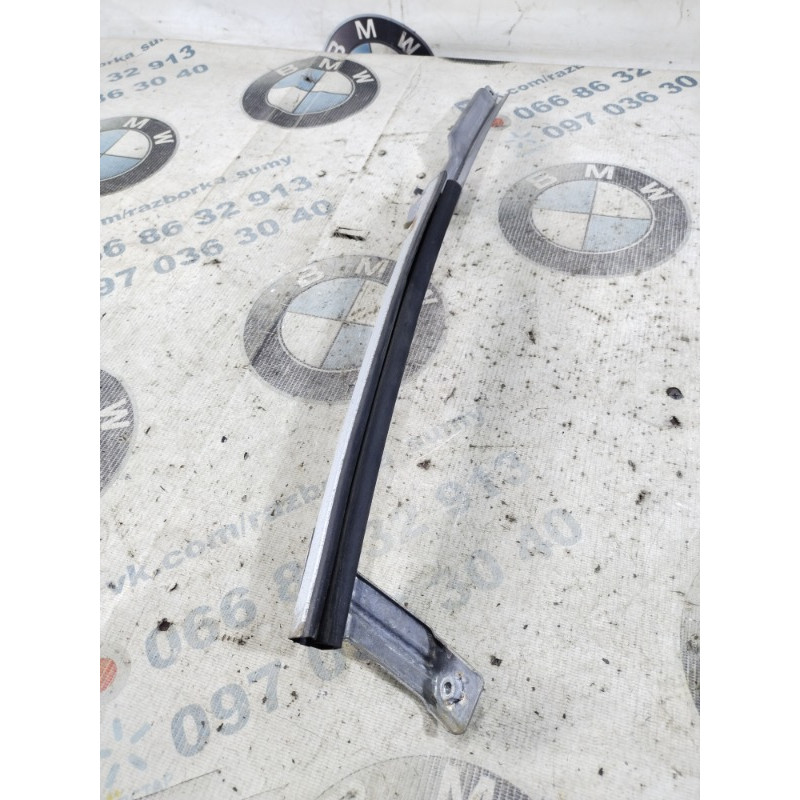 Направляющая стекла двери (кузов и элементы) Nissan Juke F15 2011 1.6 823861KA0A