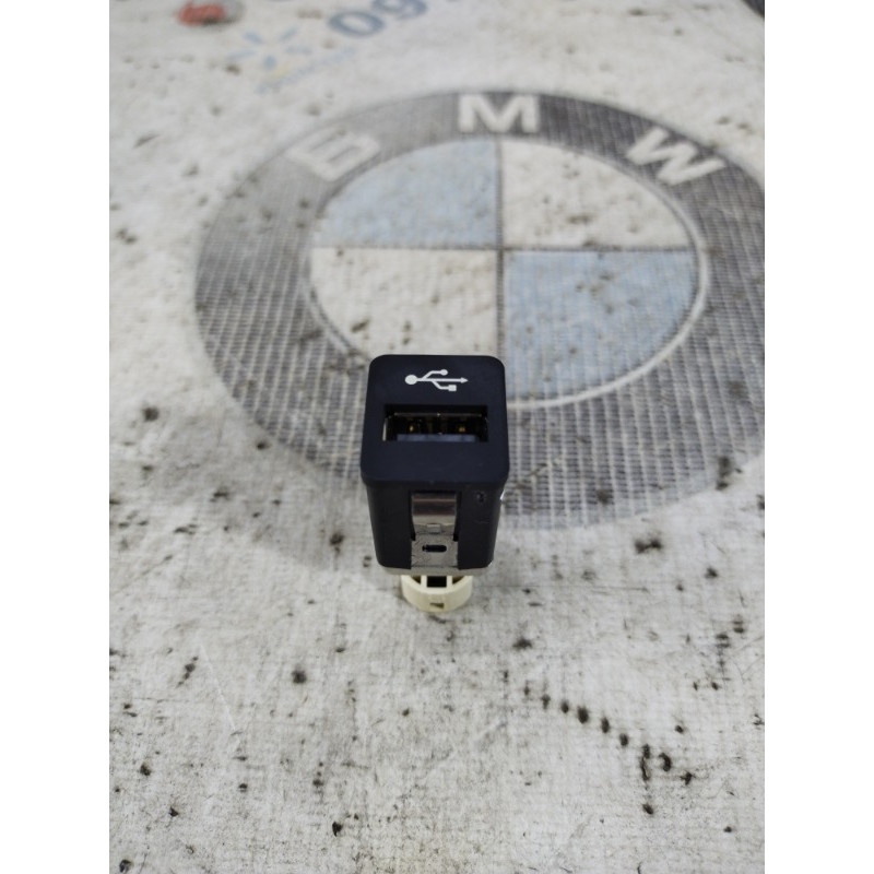 Разьем USB (электрика) BMW 5-series F10 2011 N63B44 61319167196