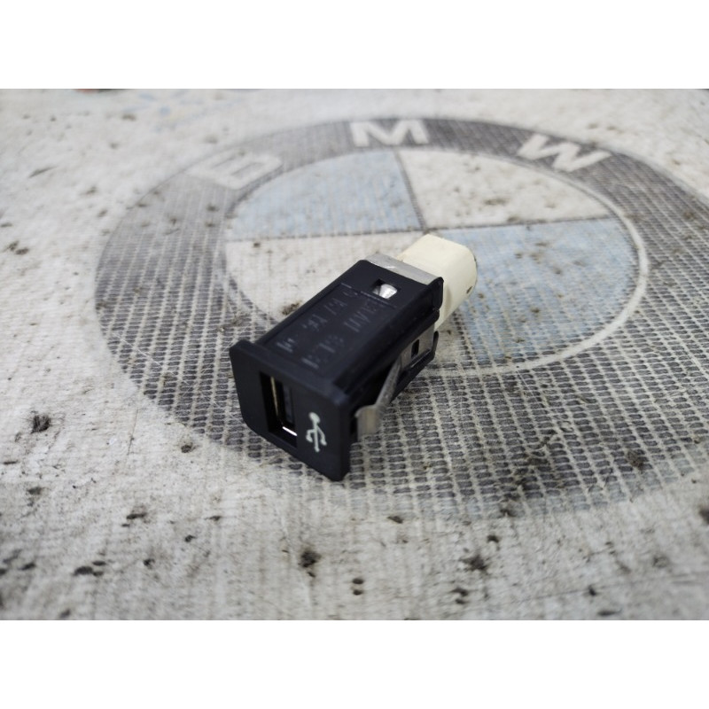 Разьем USB (электрика) BMW 5-series F10 2011 N63B44 61319167196