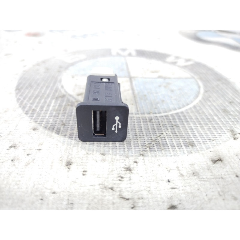 Разьем USB (электрика) BMW 5-series F10 2011 N63B44 61319167196