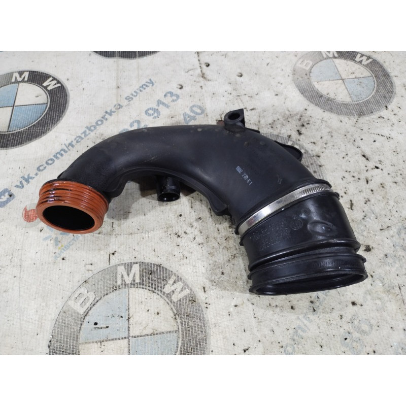 Патрубок воздушного фильтра (впускная система) BMW 5-series F10 2011 N63B44 13717577452