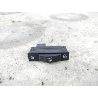 Кнопка відкривання кришки багажника