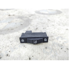 Кнопка відкривання кришки багажника