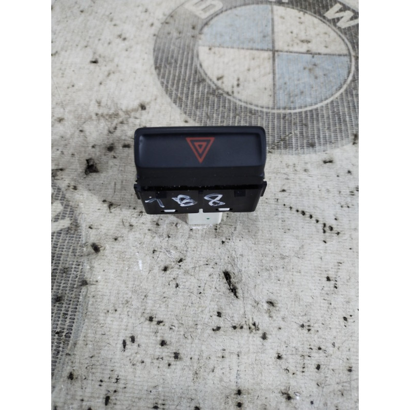 Кнопка аварийной сигнализации (электрика / кнопки) Volkswagen Passat B8 2016 1.8 561953509CFBY