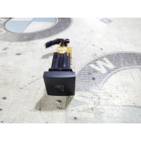 Кнопка открывания крышки багажника