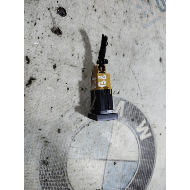 Кнопка открывания крышки багажника (электрика / кнопки) Volkswagen Passat B8 2016 1.8 561962143