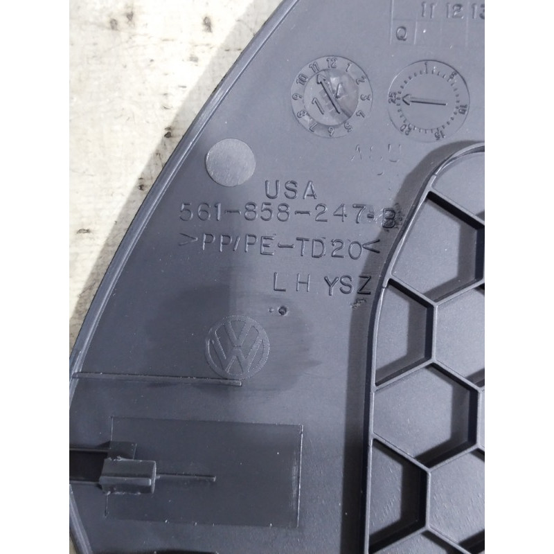 Накладка торпеды боковая (салон) Volkswagen Passat B8 2016 1.8 561858247b