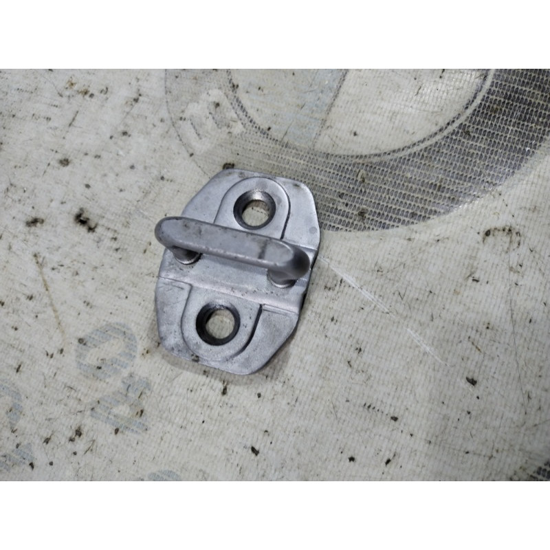 Ответная часть замка двери (кузов и элементы) Jeep Compass MP 2018 2.4 4589050AB