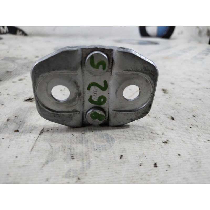 Ответная часть замка двери (кузов и элементы) Jeep Compass MP 2018 2.4 4589050AB