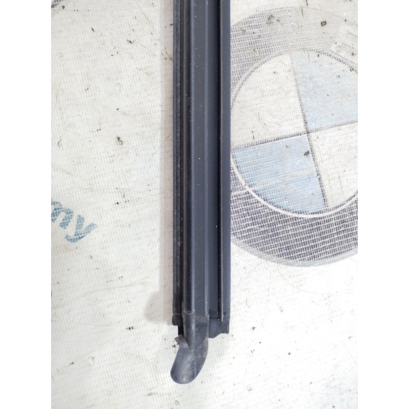 Зовнішній молдинг дверки (кузов і елементи) Volkswagen Passat B8 2016 1.8 561837479b