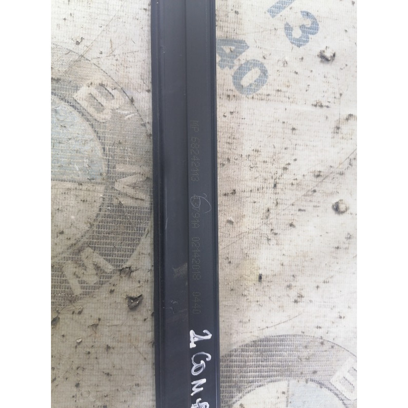 Молдинг стекла внутренний (наружные элементы кузова) Jeep Compass MP 2018 2.4 68242113AA