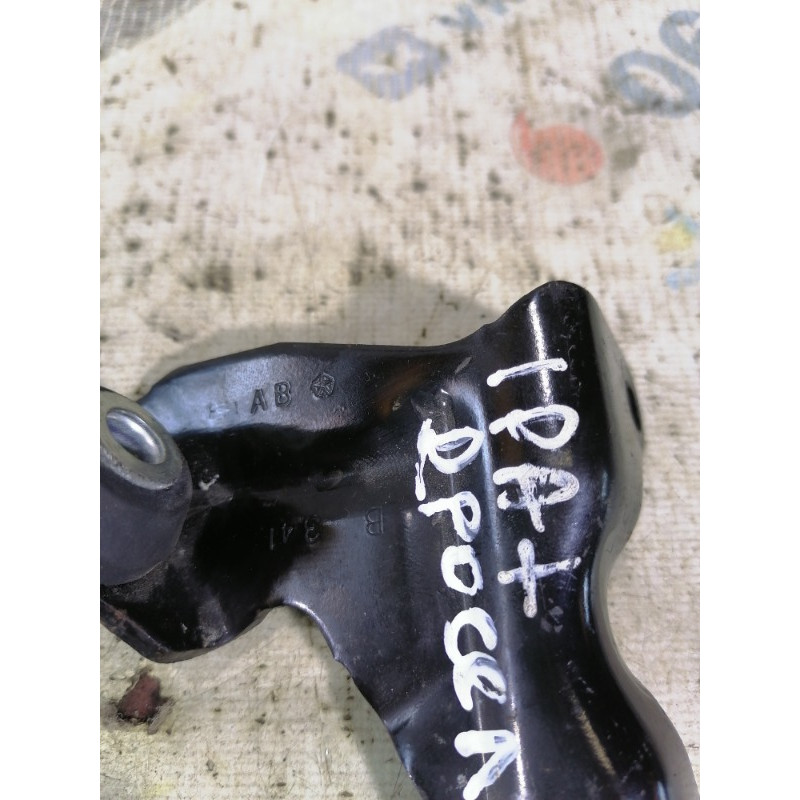 Кронштейн впускного коллектора (кронштейны двигателя) Jeep Patriot MK74 2012 2.4 04884871AB