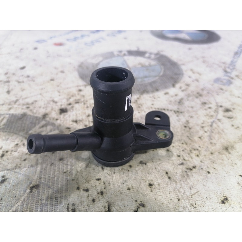 Фланец системы охлаждения (система охлаждения) Volkswagen Passat B8 2016 1.8 06K121132H