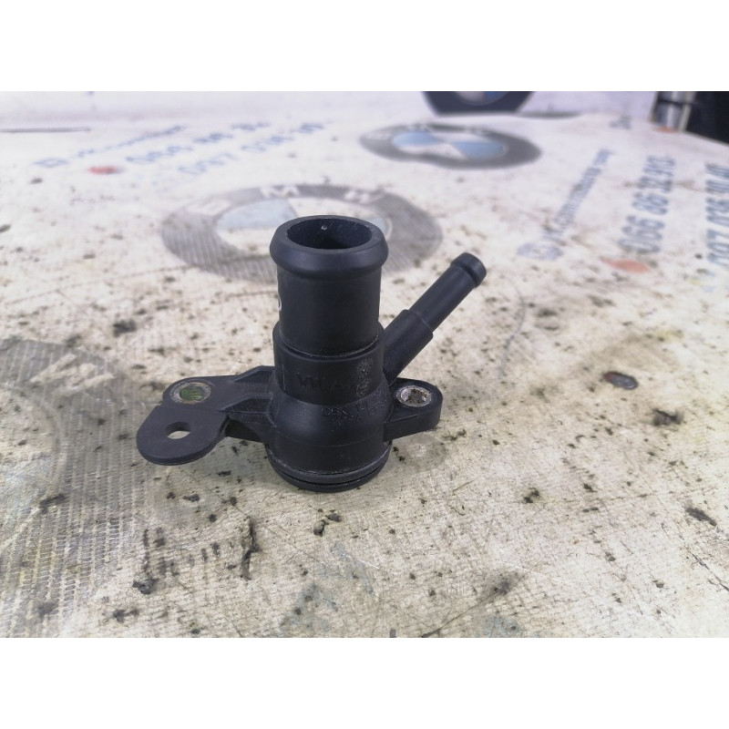 Фланец системы охлаждения (система охлаждения) Volkswagen Passat B8 2016 1.8 06K121132H