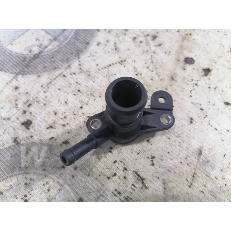 Фланец системы охлаждения (система охлаждения) Volkswagen Passat B8 2016 1.8 06K121132H