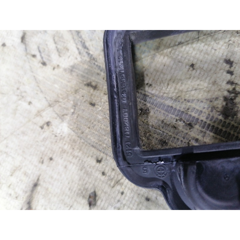 Уплотнитель (кузов и элементы) BMW 5-series F10 2011 N63B44 51217182007
