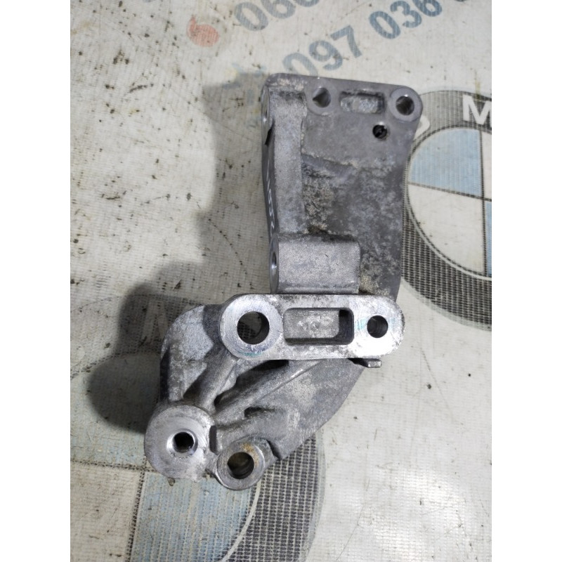 Кронштейн генератора (кронштейны двигателя) Jeep Compass MP 2018 2.4 04627154ac