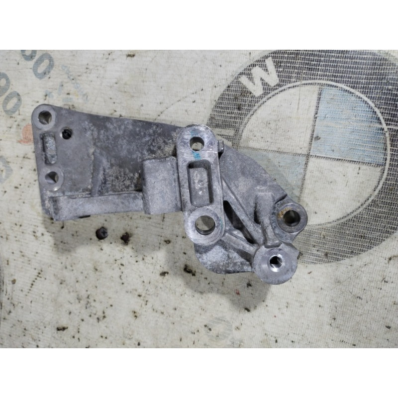 Кронштейн генератора (кронштейны двигателя) Jeep Compass MP 2018 2.4 04627154ac