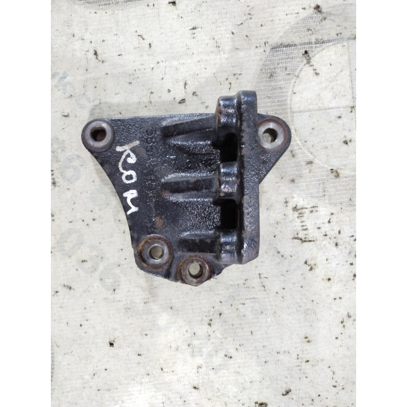 Кронштейн подушки двигателя (кронштейны двигателя) Jeep Compass MK49 2014 2.4 68065747AB