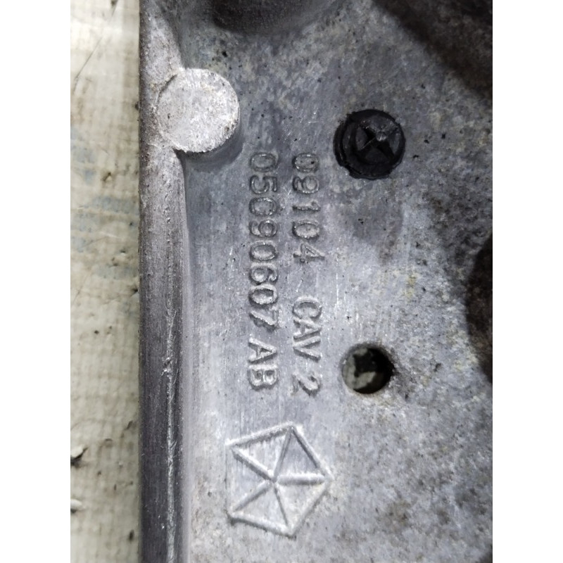 Кронштейн подушки двигателя (кронштейны двигателя) Dodge Journey SXT 2014 3.6 05090607ab