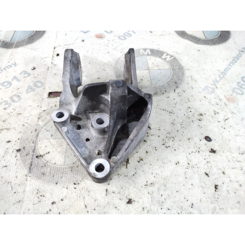 Кронштейн подушки двигателя (кронштейны двигателя) Dodge Journey SXT 2014 3.6 05090607ab