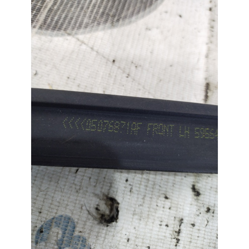 Уплотнитель проема двери (кузов и элементы) Dodge Journey SXT 2014 3.6 05076871af