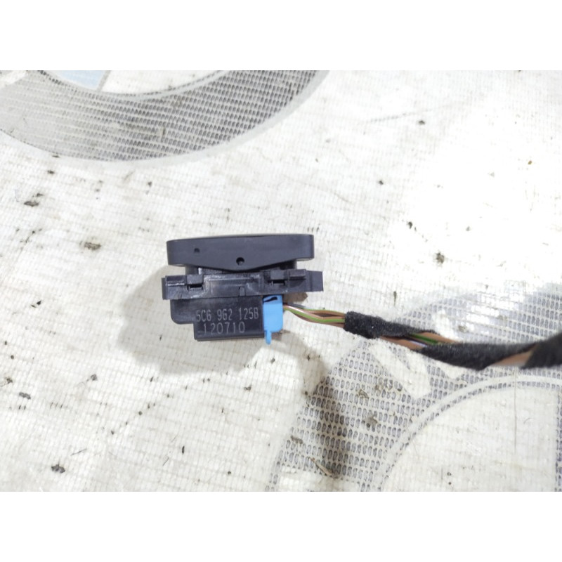Кнопка блокировки центрального замка (электрика / кнопки) Volkswagen Jetta MK6 2011 2.5 5c6962125b