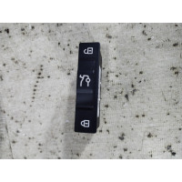 Кнопка открывания крышки багажника