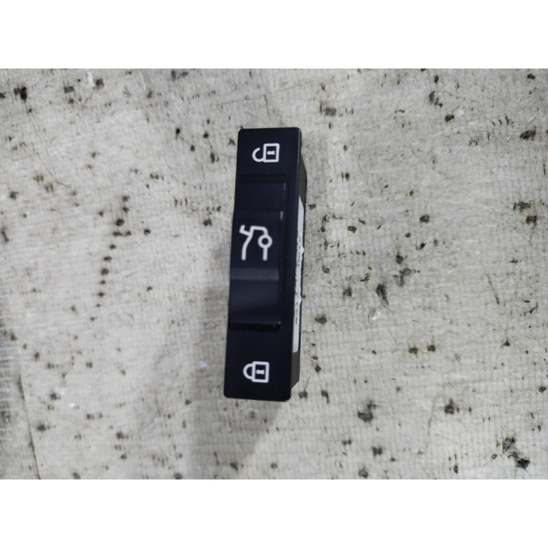 Кнопка открывания крышки багажника (электрика / кнопки) BMW 5-series F10 2011 N63B44 61318379766