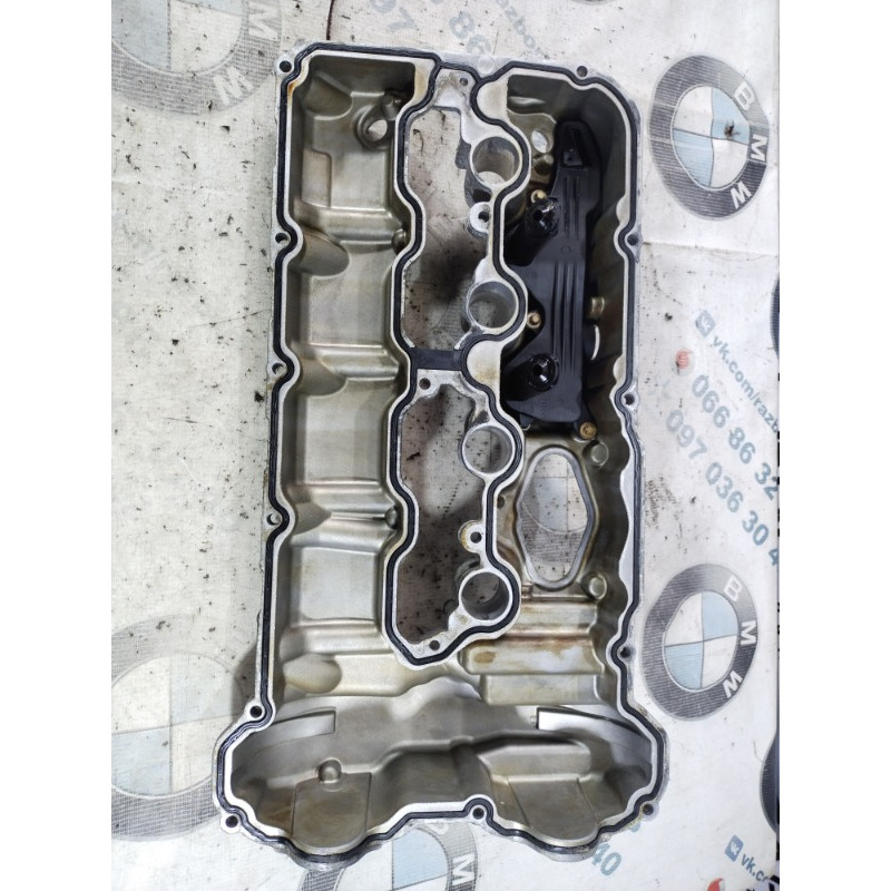 Кришка клапанів (двигун та елементи) BMW 5-series F10 2011 N63B44 7566286
