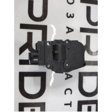 Привід заслонки обігрівача