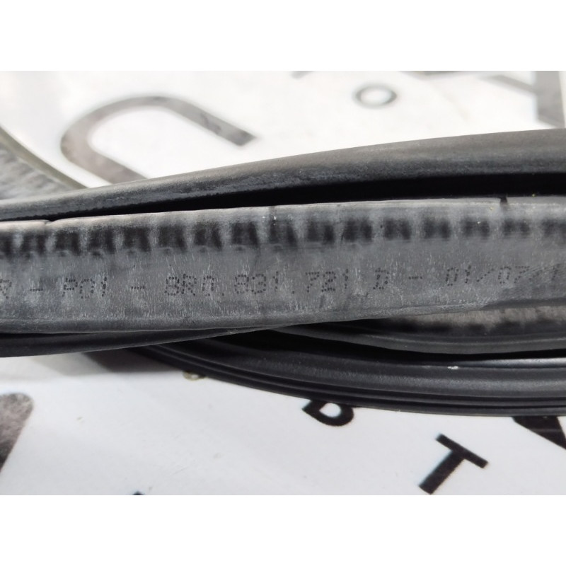 Ущільнювач (кузов і елементи) Audi Q5 8R 8r0831721d