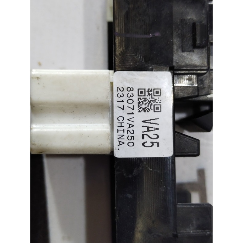 Кнопка стеклоподъемника (электрика / кнопки) Subaru WRX VA 83071va250