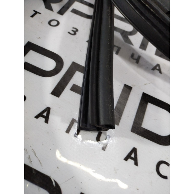 Уплотнитель (кузов и элементы) Jeep Patriot MK74 2012 2.4 05074647ag