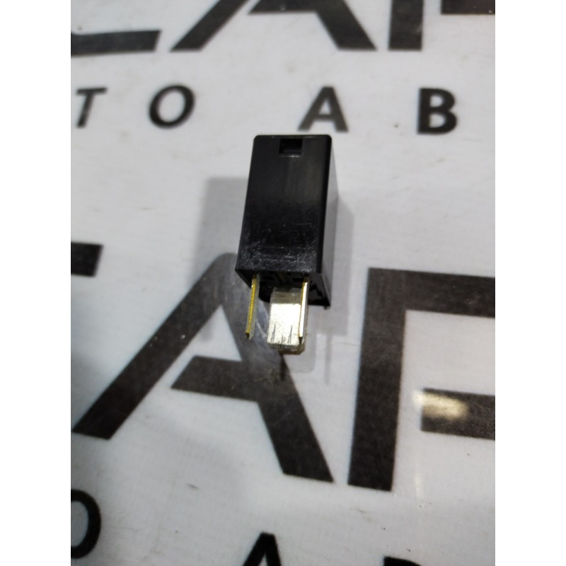 Реле (электрика) Ford Fusion MK5 8t2t14b192aa