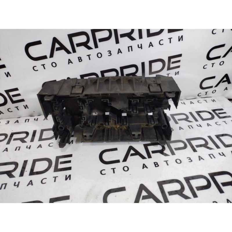 Кронштейн блока предохранителей (кузов и элементы) Dodge Journey SXT 2014 3.6 68079356ab