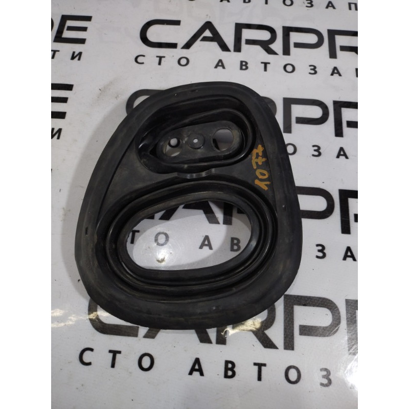 Уплотнитель (кузов и элементы) Volkswagen Jetta MK6 2011 2.5 1k0820751c