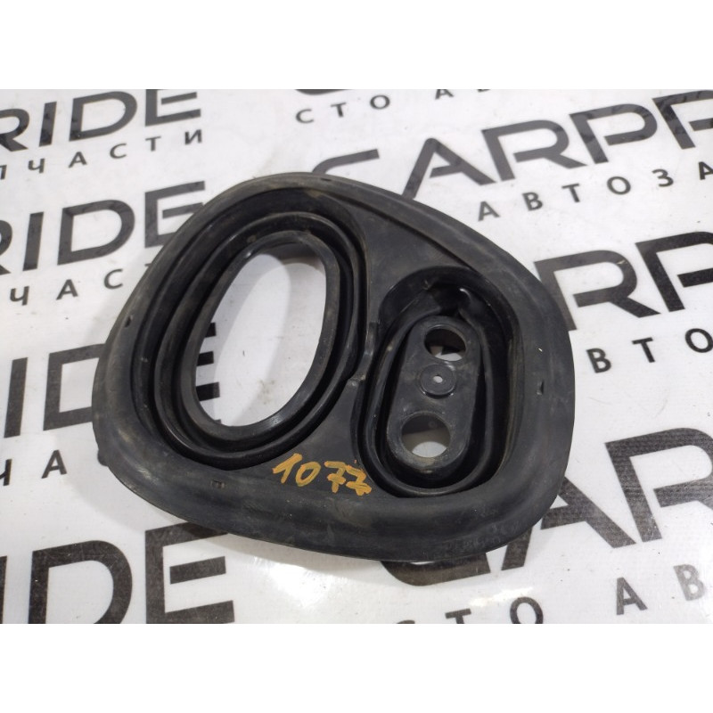 Уплотнитель (кузов и элементы) Volkswagen Jetta MK6 2011 2.5 1k0820751c