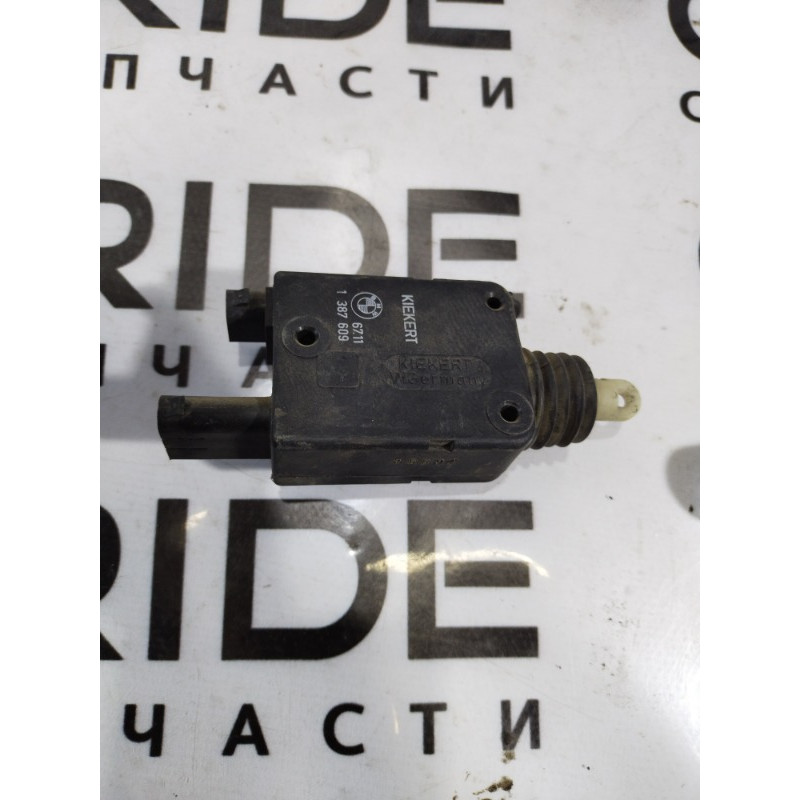 Привод замка багажника (электрика) BMW 3-series E36 67111387609