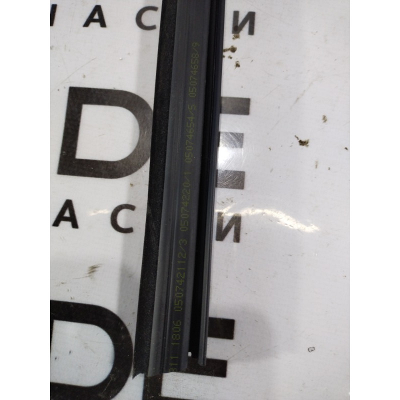 Молдинг стекла внутренний (наружные элементы кузова) Jeep Patriot MK74 2012 2.4 5067751AB