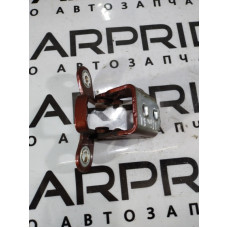 Петля двери