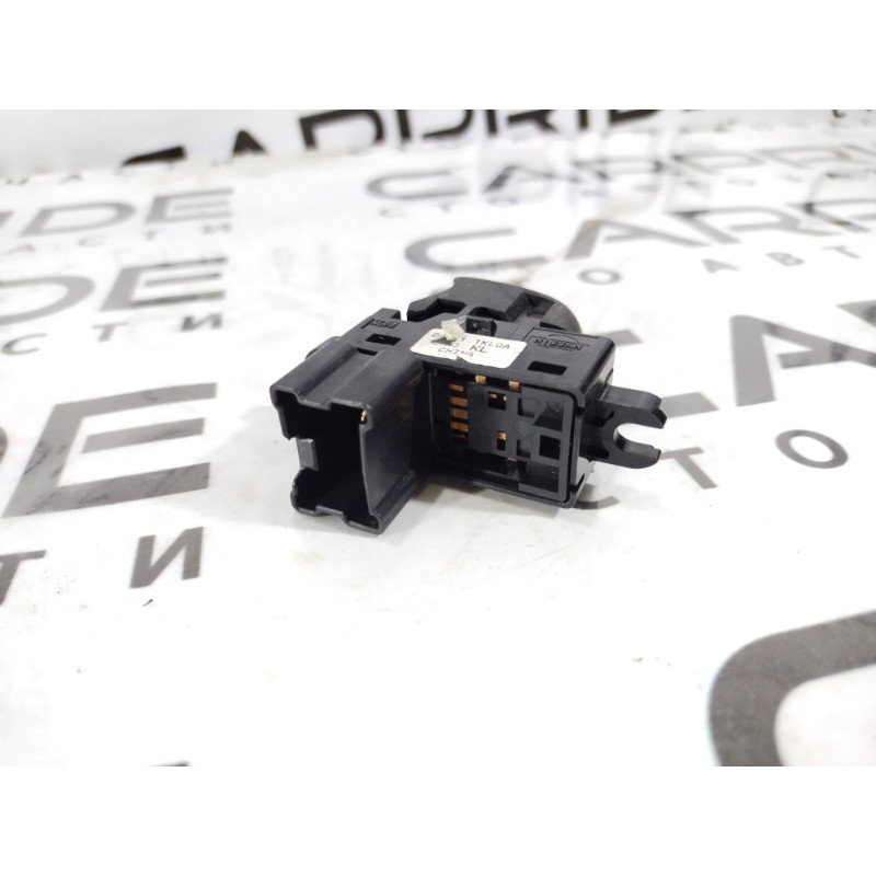Кнопка стеклоподъемника (электрика / кнопки) Nissan Juke F15 2011 1.6 254111KL0A