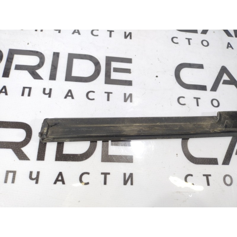 Молдинг скла (кузов і елементи) Opel Vectra C 2008 1.9 D 24431721