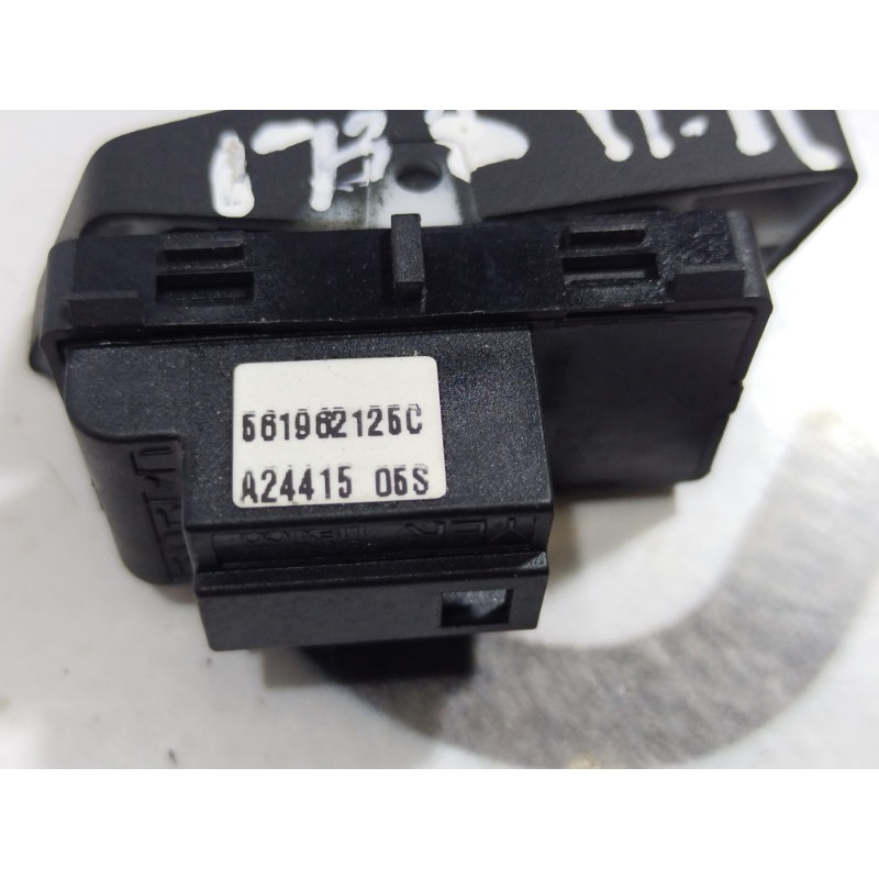 Кнопка блокировки центрального замка (электрика / кнопки) Volkswagen Passat B8 2016 1.8 561962125c