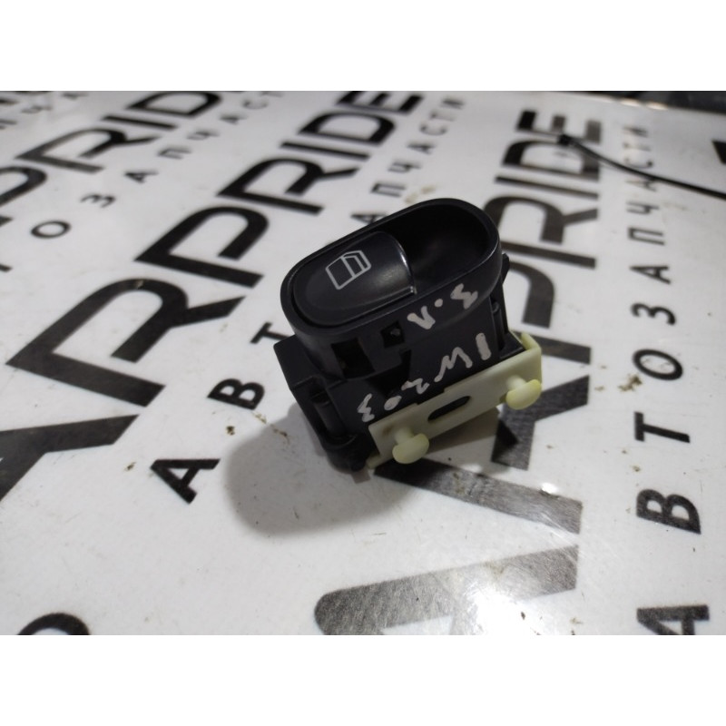 Кнопка стеклоподъемника (электрика / кнопки) Mercedes-Benz C-class W203 1.8 M111.951 a2038200210