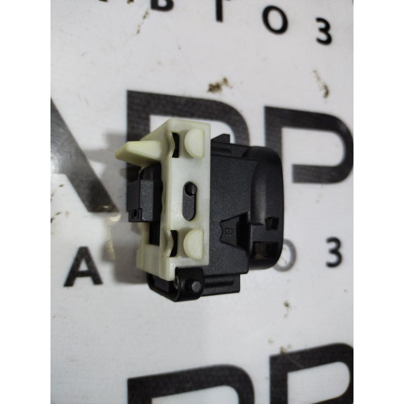 Кнопка стеклоподъемника (электрика / кнопки) Mercedes-Benz C-class W203 1.8 M111.951 a2038200210